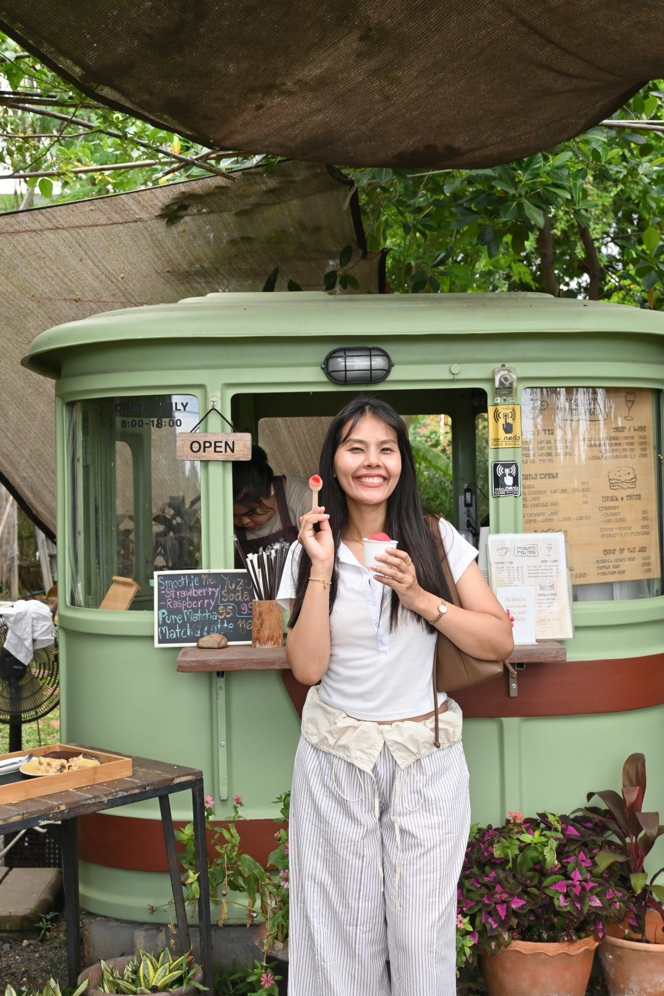 Pranberry Field ปราญบุรี คาเฟ่เล็กๆ แต่โครตน่ารัก